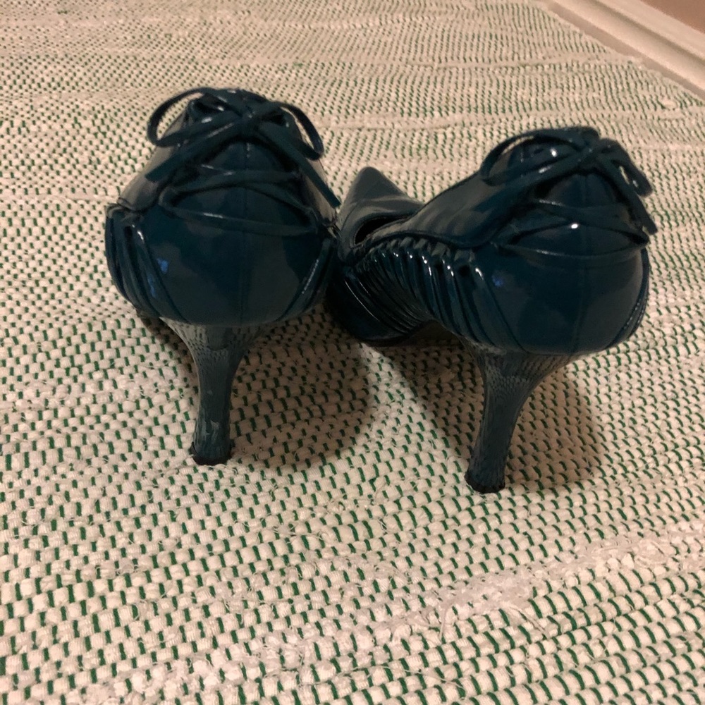 Quipid Teal Pointed Toe Pumps - Picture 6 of 8